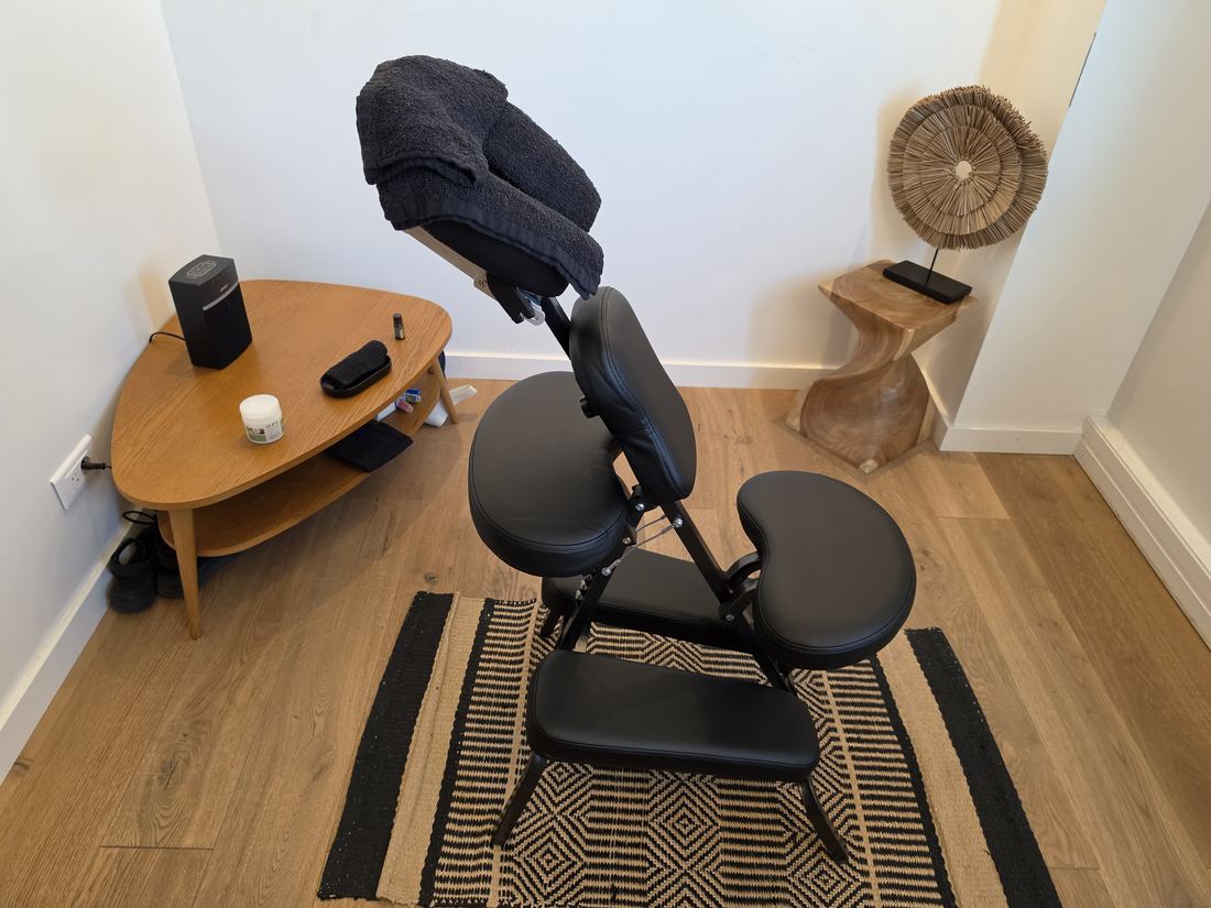 Chaise de massage prête pour une intervention